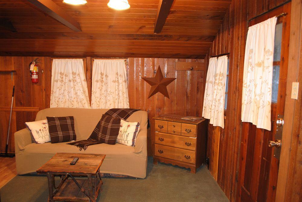 Rundle Chalets 캔모어 외부 사진
