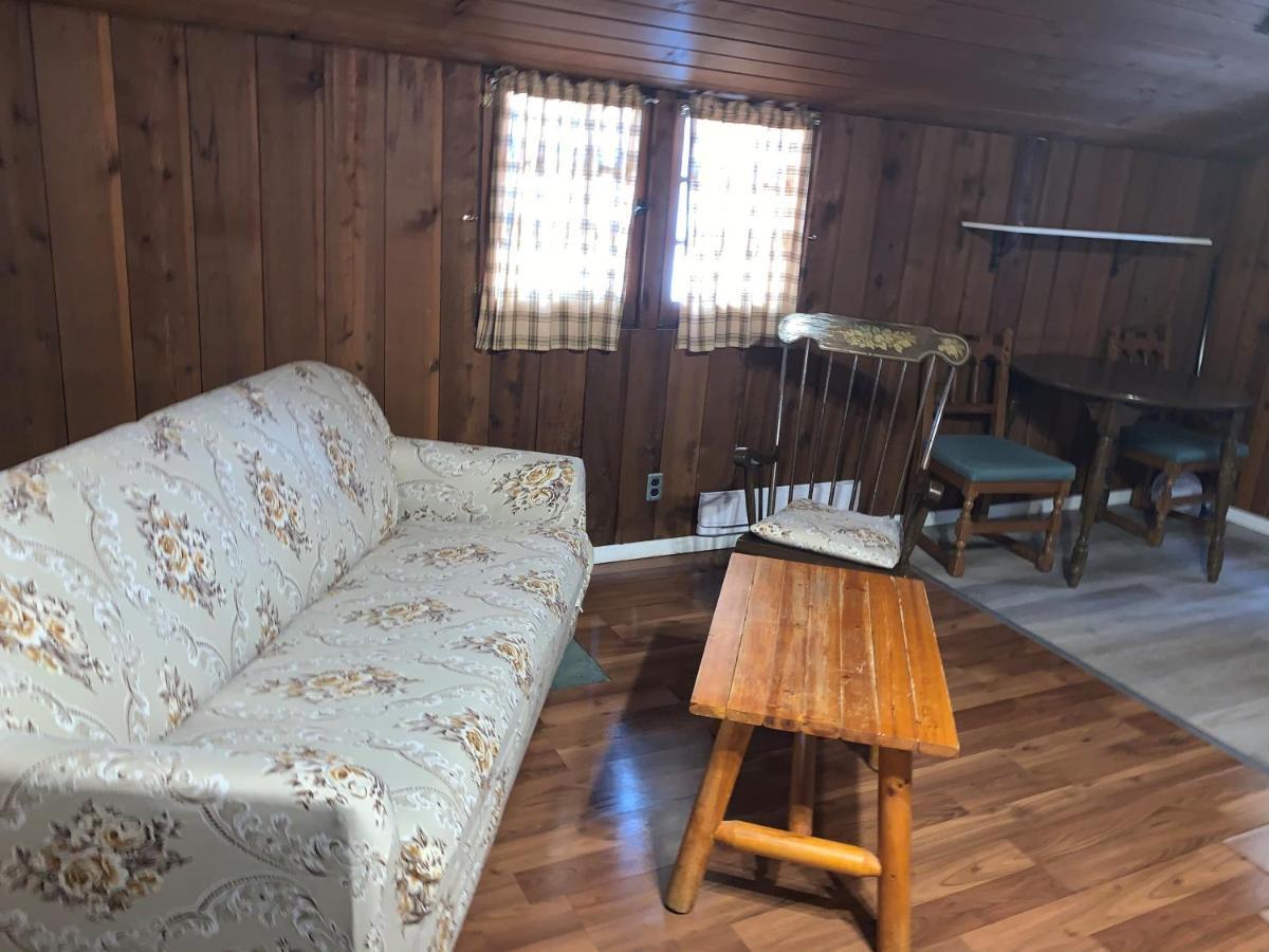 Rundle Chalets 캔모어 외부 사진